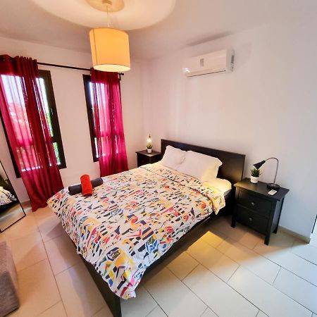 Light House Apartment Larnaca Luaran gambar