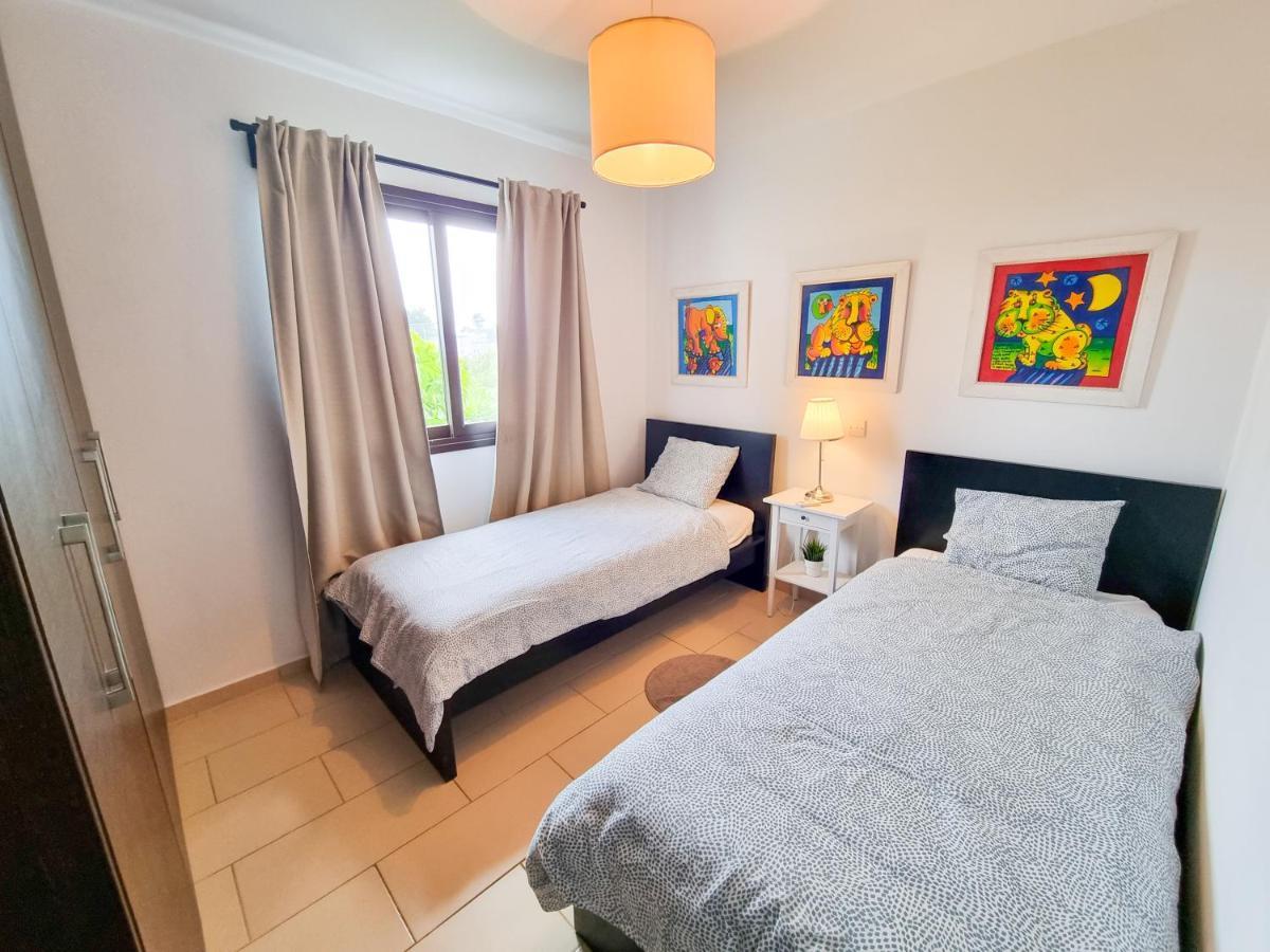 Light House Apartment Larnaca Luaran gambar