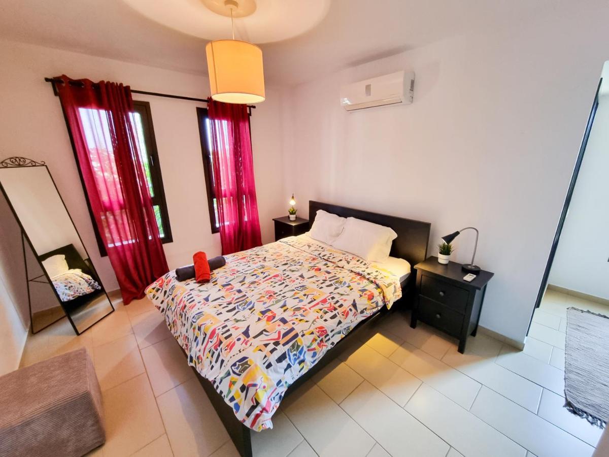 Light House Apartment Larnaca Luaran gambar