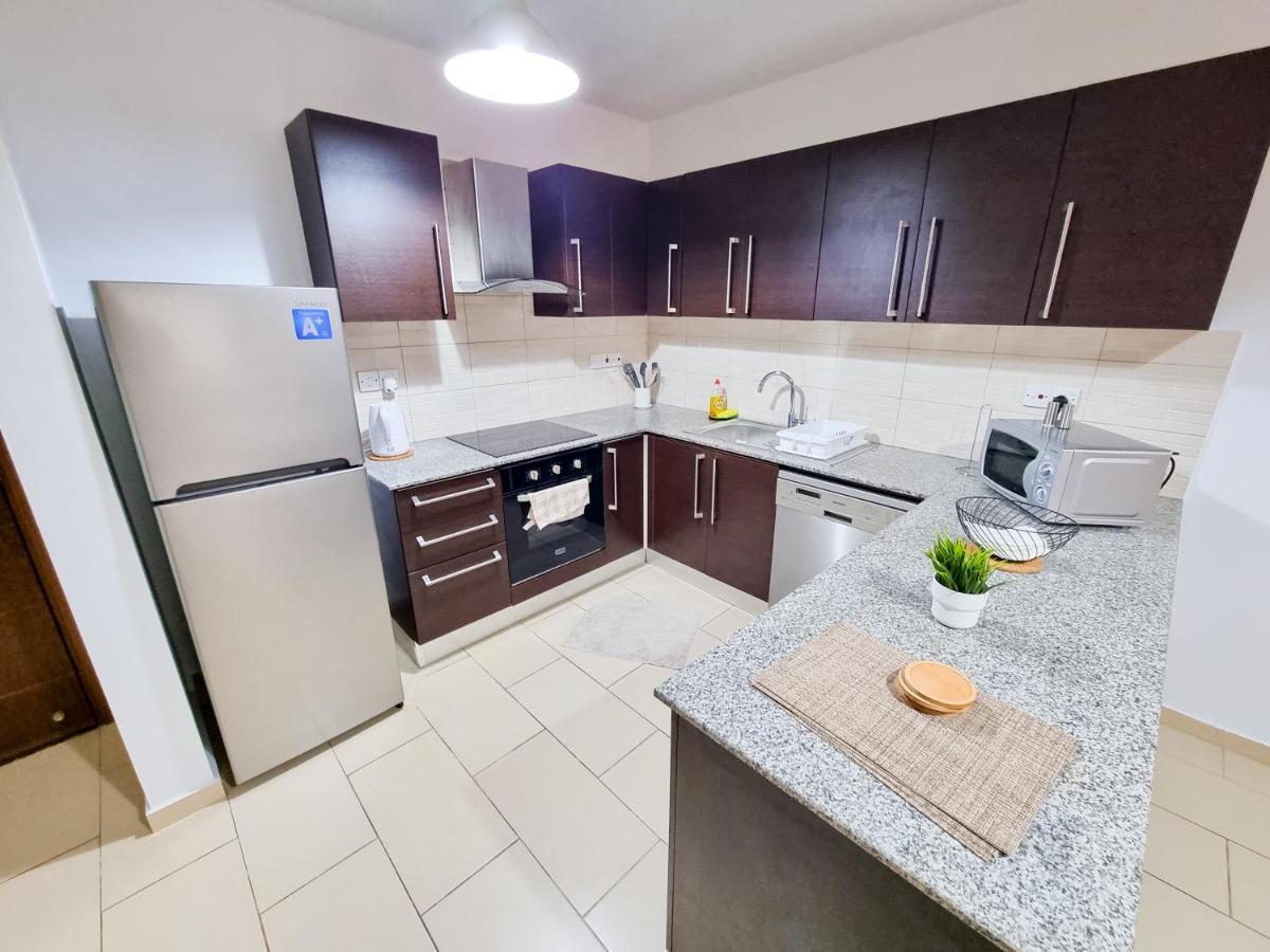 Light House Apartment Larnaca Luaran gambar